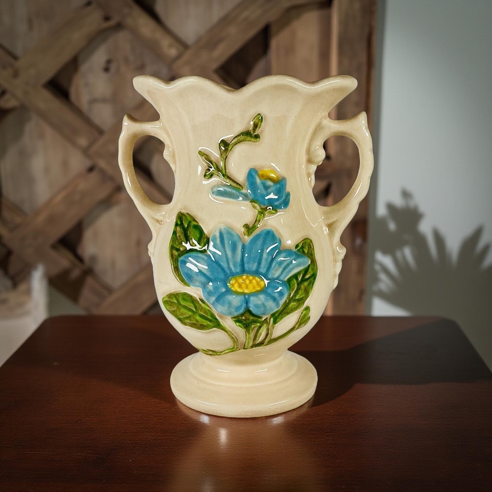 Vintage Hull Art Pottery USA Blue Magnolia Vase H-5-6 1/2 Handles